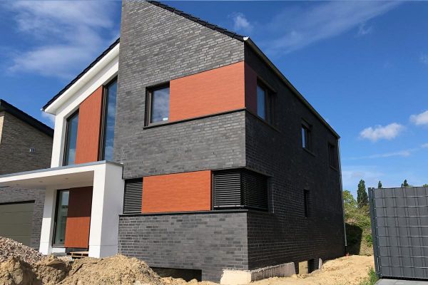 Modernes Einfamilienhaus H1 mit Klinker 104-151-ModF anthrazit - schwarz