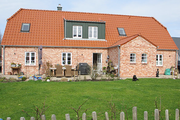 Landhaus H2 mit Klinker 113-128-ModF rot - weiß nunaciert